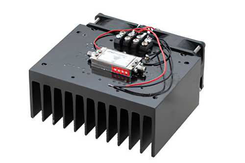 1 Watt P1dB, 6 GHz to 18 GHz, Medium Power Amplifier with Heatsink, SMA, 38 dB Gain, 10 dB NF