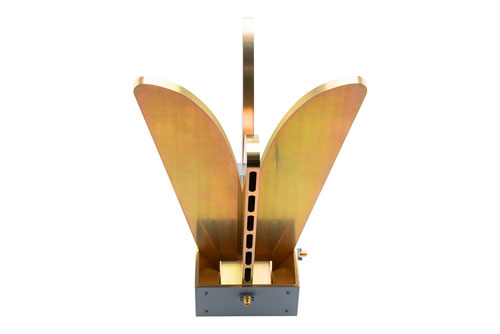 Broadband Horn Antenna, Dual Polarized 0.8 GHz to 3 GHz 7 dBi Gain, SMA Female Connector