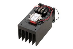 PE15A4064F - 27 dBm P1dB, 18 GHz to 26.5 GHz, Medium Power Amplifier with Heatsink, SMA, 28 dB Gain, 7 dB NF