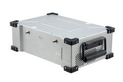 PE15A5090 - 2.5W Psat, 32 dB Gain, 0.01 GHz to 4 GHz, AC Powered Broadband GaAs Power Amplifier with Heatsink, Bench-Top, 110/240VAC, SMA