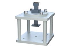 PE1WAN028-10 - WR-28 Waveguide Antenna, 26.5 GHz to 40 GHz Frequency Range, 10 dBi Gain, UG-599/U Flange, Integrated Cage-Style Mount