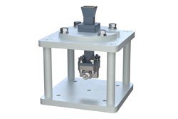 PE1WAN028-10KF - WR-28 Standard Gain Horn with 10 dBi gain, 2.92mm Female connector, Integrated Cage-Style Mount