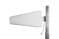 PEANLP1013 - 10-11-11 dBi Log Periodic Antenna 698-960 MHz, 1.71-2.5 GHz, 3.3-4.2 GHz, N Type Female, V-pol, 1.7:1 Typ VSWR